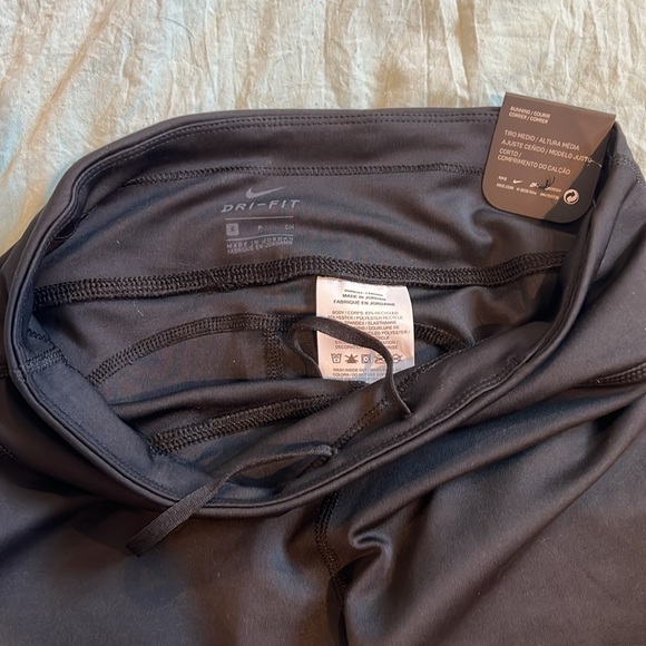 Nike - Picture 4 of 4